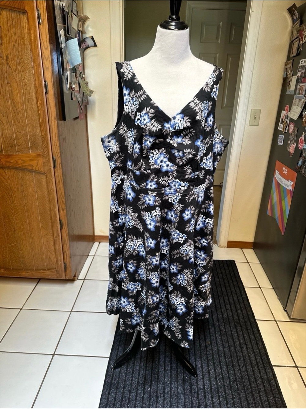Torrid Size 20 Black Blue Floral V-Neck Fit & Flare Dress